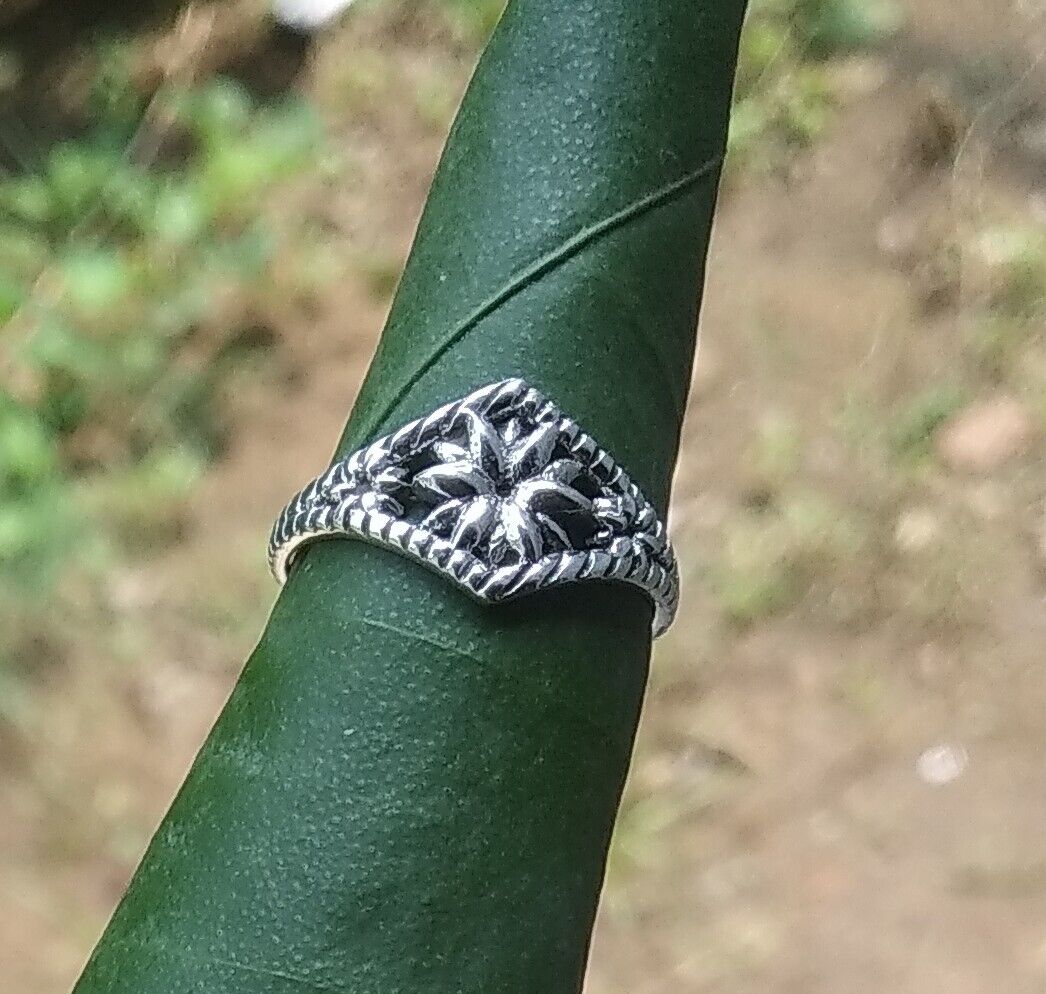 Vintage Flower Handcrafted Ring Size 8 925 Sterling Silver